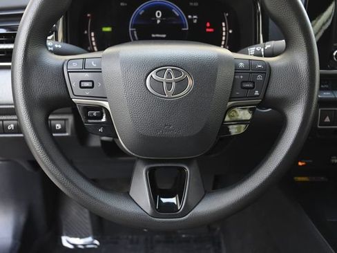 Used 2025 Toyota Camry LE w/ Convenience Package image 7