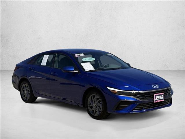 Used 2025 Hyundai Elantra Hybrid FWD image 3