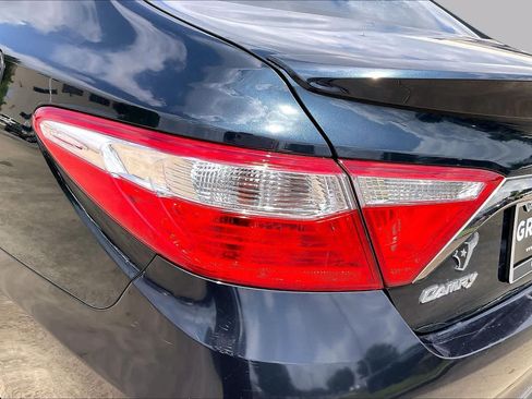 Used 2017 Toyota Camry SE FWD image 27