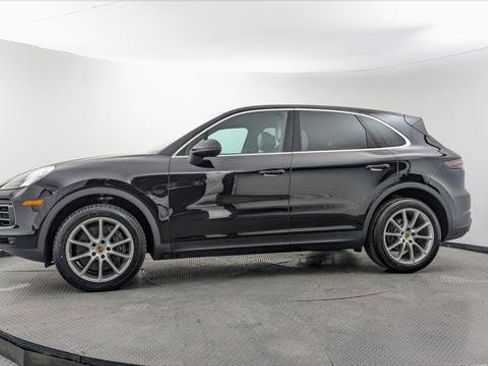 Used 2021 Porsche Cayenne w/ Premium Package AWD/4WD image 3