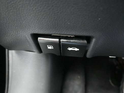 Used 2018 Nissan Sentra SV FWD image 25