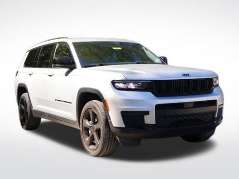 Used 2023 Jeep Grand Cherokee L Laredo image 1