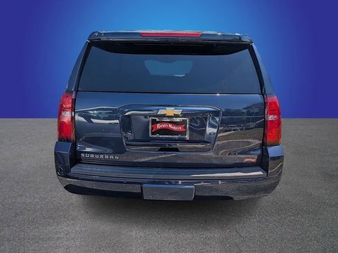 Used 2017 Chevrolet Suburban LT RWD image 4