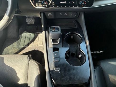 Certified 2021 Nissan Rogue SV w/ Premium Package FWD image 16