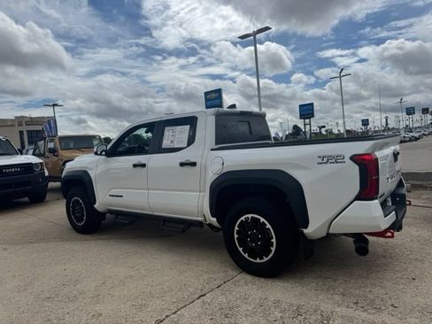 Used 2024 Toyota Tacoma TRD Off-Road AWD/4WD image 21
