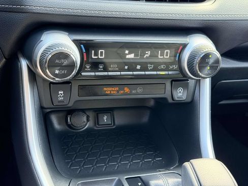 Certified 2020 Toyota RAV4 XLE w/ Convenience Package AWD/4WD image 5
