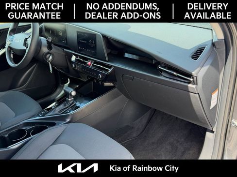 Used 2025 Kia Niro LX image 22