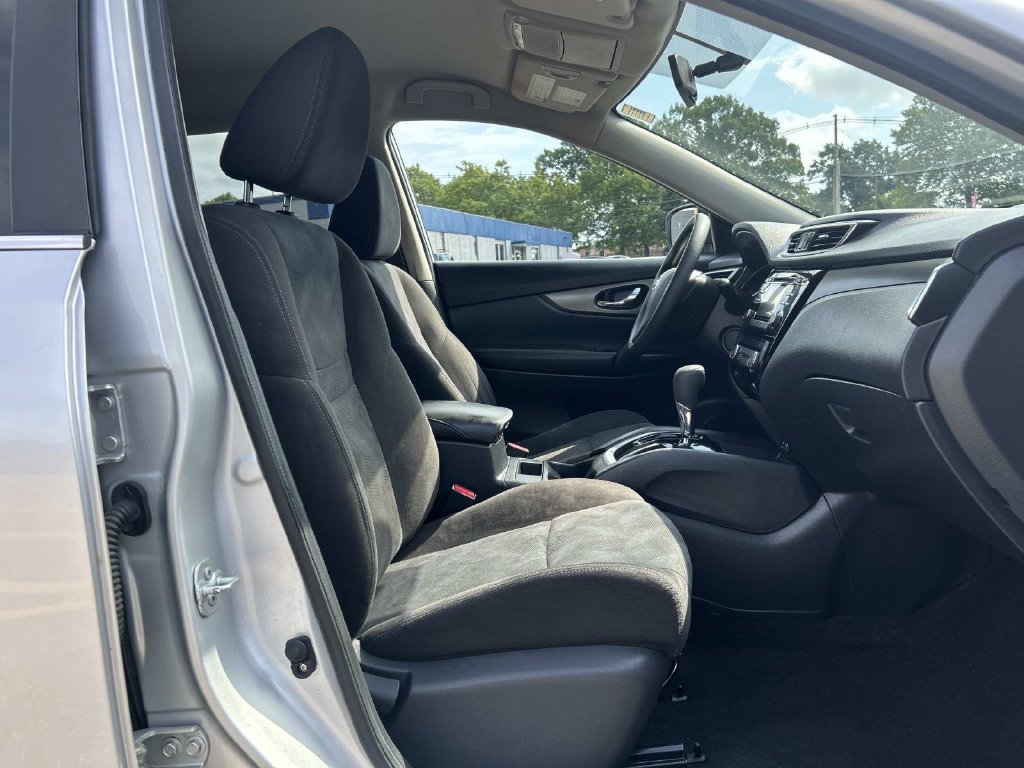 Used 2015 Nissan Rogue SV AWD/4WD image 18