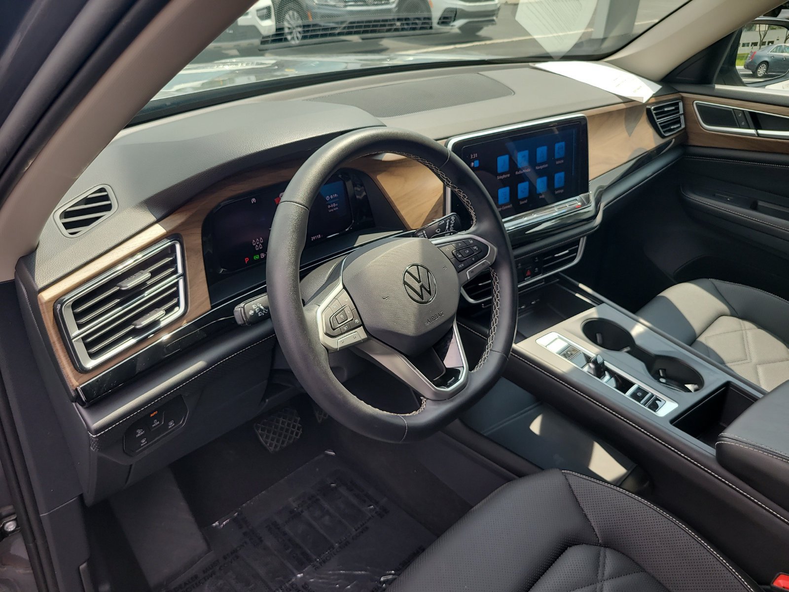 Used 2024 Volkswagen Atlas SE FWD image 18