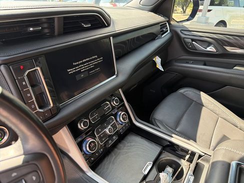 Used 2022 GMC Yukon Denali AWD/4WD image 25