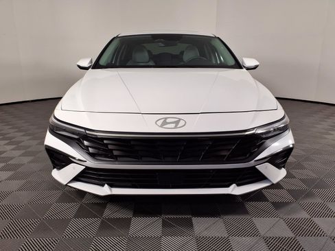 Certified 2024 Hyundai Elantra Limited image 2