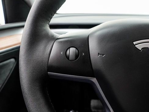 Used 2025 Tesla Model Y Long Range RWD image 26