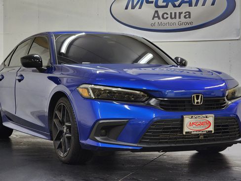 Used 2023 Honda Civic Sport image 2