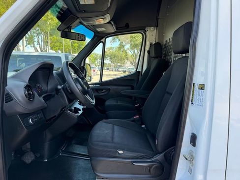 Used 2022 Mercedes-Benz Sprinter 2500 image 10