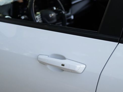 Used 2025 Chevrolet Equinox LT FWD image 33