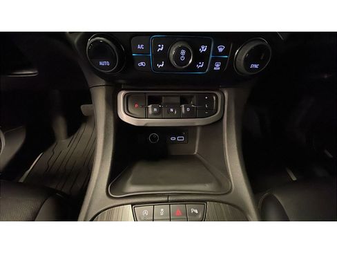 Used 2023 GMC Acadia SLT w/ Elevation Edition image 16