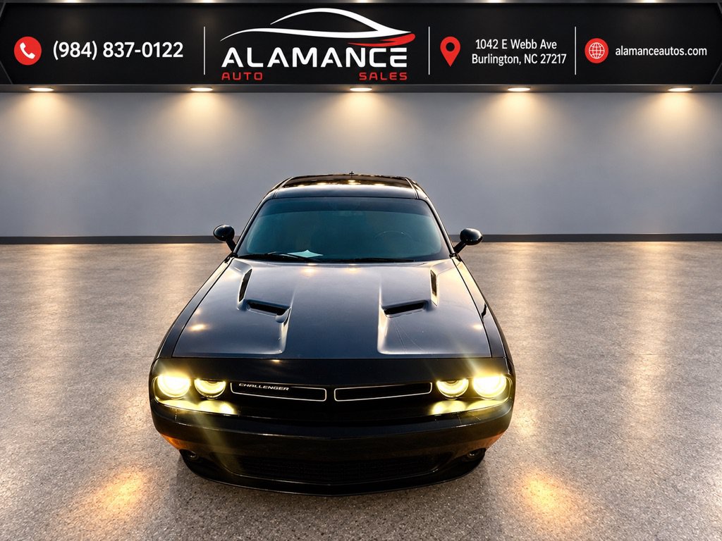 Used 2015 Dodge Challenger SXT RWD image 23