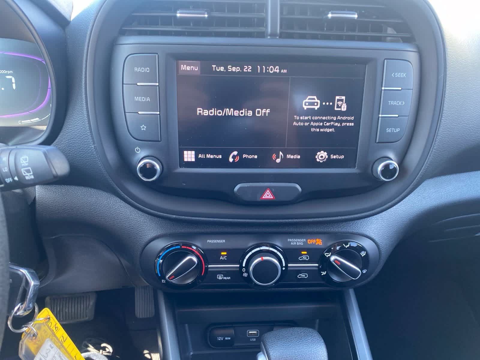 Used 2025 Kia Soul LX w/ LX Technology Package FWD image 16