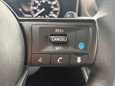 Used 2023 Nissan Rogue SV image 17