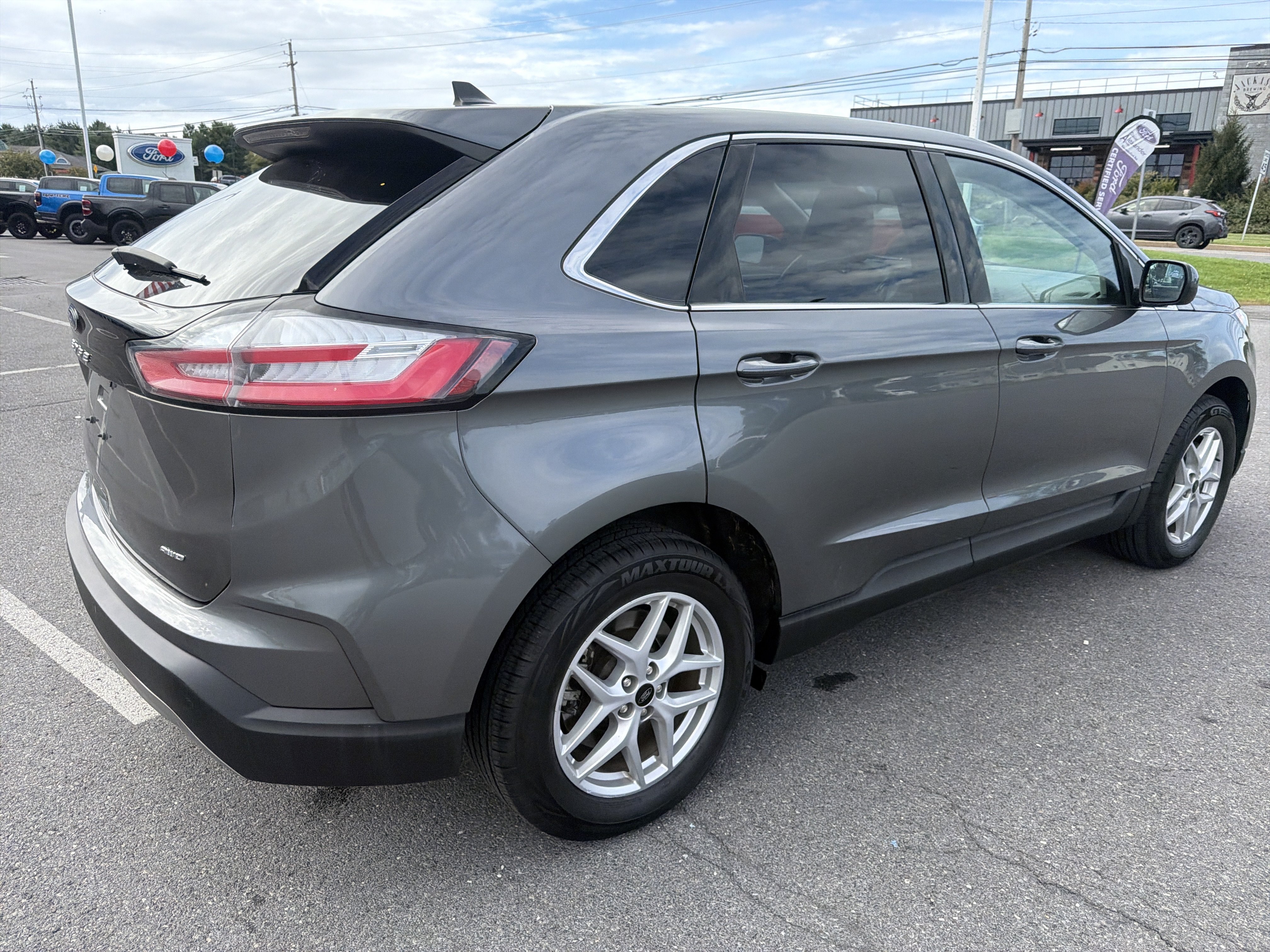 Used 2024 Ford Edge SEL AWD/4WD image 3