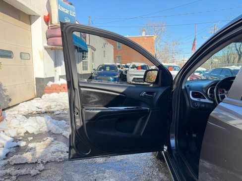 Used 2019 Dodge Journey SE w/ Connectivity Group FWD image 24