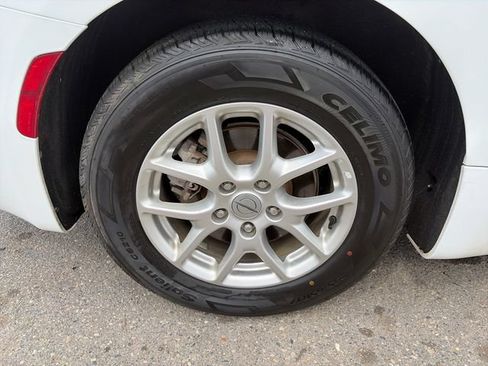 Used 2024 Chrysler Pacifica Touring-L FWD image 16