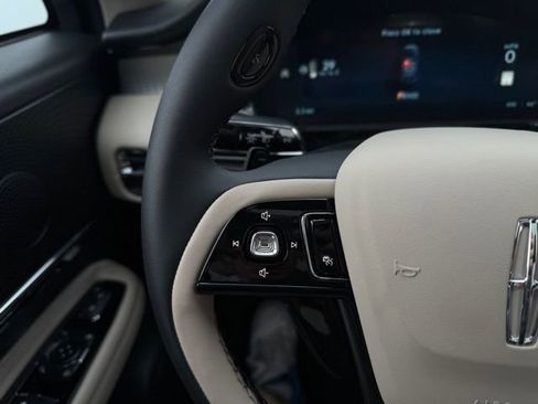 New 2026 Lincoln Corsair Premiere image 27