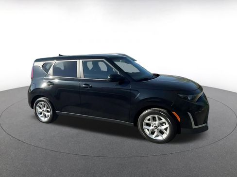 Used 2025 Kia Soul LX w/ LX Technology Package image 2