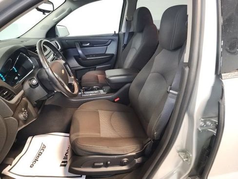 Used 2015 Chevrolet Traverse LT w/ Style and Technology Package FWD image 17