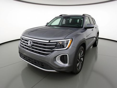 Used 2025 Volkswagen Atlas SE image 3