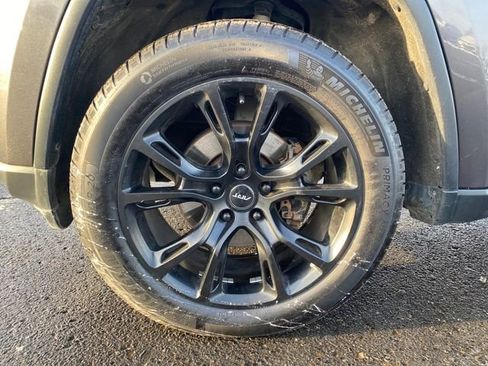 Used 2017 Jeep Grand Cherokee Limited image 23