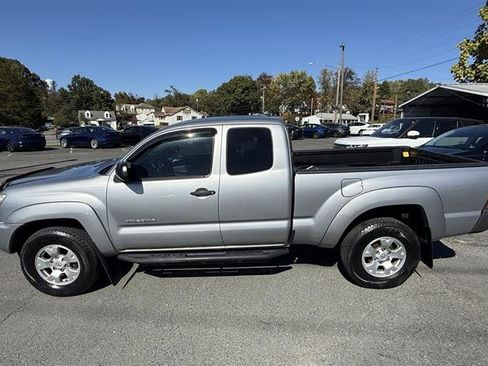 Used 2015 Toyota Tacoma 4x4 Access Cab V6 image 2