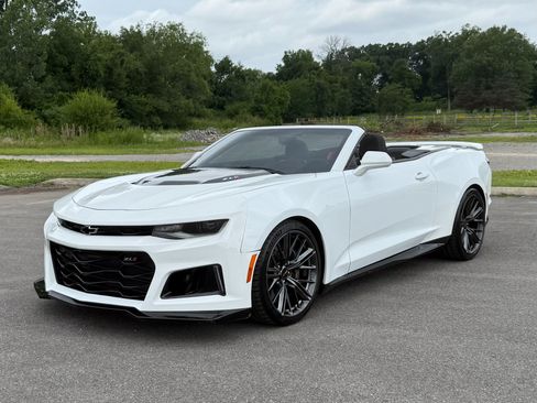 Used 2020 Chevrolet Camaro ZL1 RWD image 2