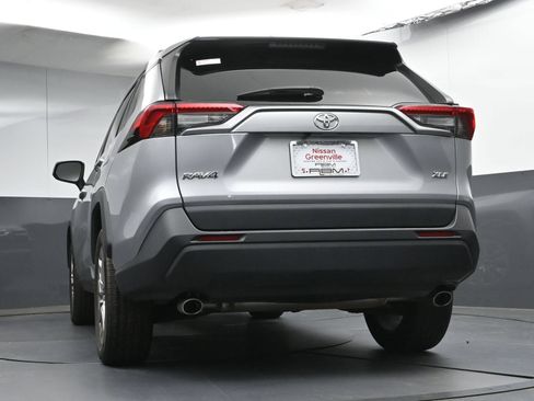 Used 2022 Toyota RAV4 XLE Premium FWD image 28