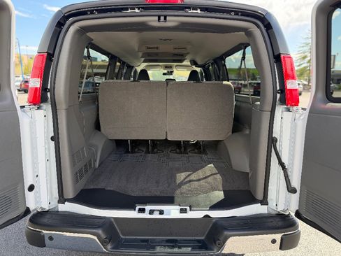 Used 2025 Chevrolet Express 3500 LT w/ LT Preferred Equipment Group RWD image 8