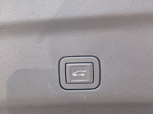 Used 2025 GMC Yukon Denali AWD/4WD image 14