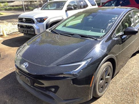 Used 2025 Toyota Prius LE FWD image 1