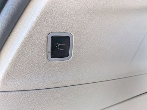 Used 2017 Chrysler Pacifica Touring-L FWD image 7
