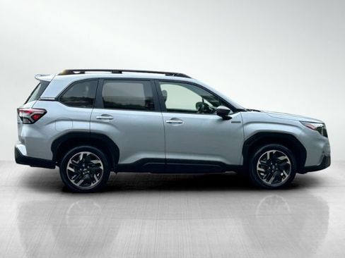 Used 2025 Subaru Forester Premium AWD/4WD image 3