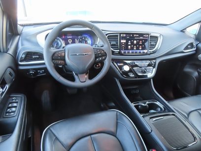 Certified 2025 Chrysler Pacifica Limited