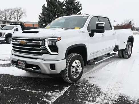 Used 2024 Chevrolet Silverado 3500 High Country w/ Technology Package image 11