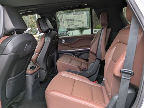 New 2025 Lincoln Navigator Reserve image 13
