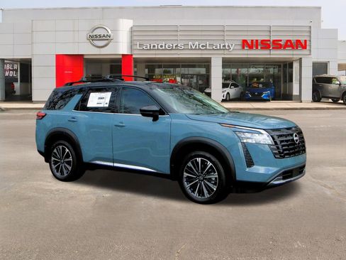 New 2026 Nissan Pathfinder Platinum image 1