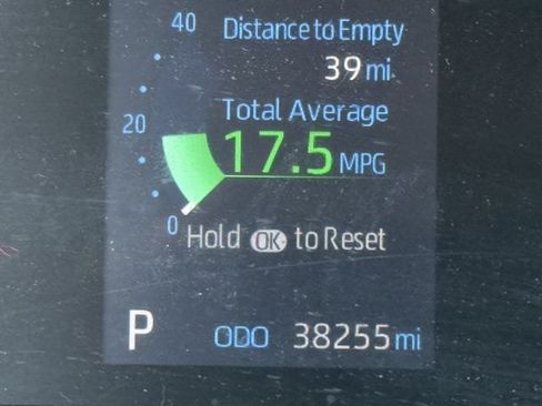 Used 2022 Toyota Highlander LE FWD image 16
