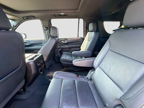 Used 2021 Chevrolet Suburban LT w/ LT Signature Package RWD image 23