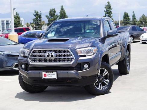 Used 2016 Toyota Tacoma TRD Sport w/ Towing Package AWD/4WD image 5
