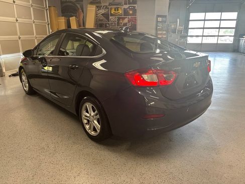 Used 2017 Chevrolet Cruze LT w/ Convenience Package FWD image 5