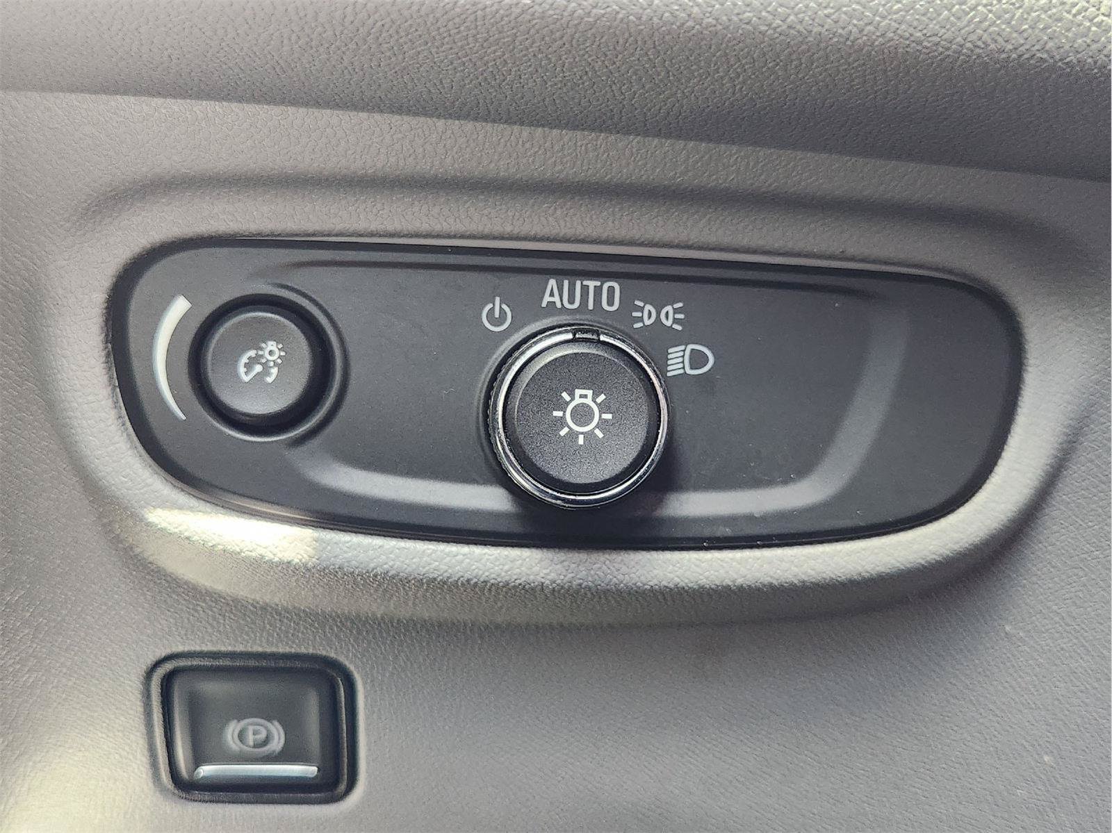 Used 2020 GMC Terrain SLE w/ Driver Convenience Package FWD image 22