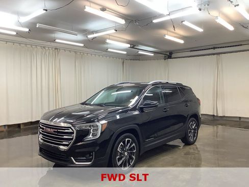 Used 2024 GMC Terrain SLT FWD image 1