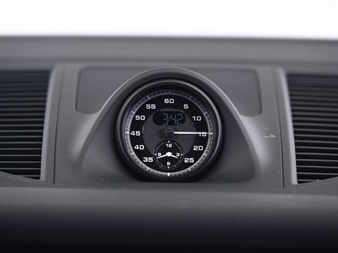 Used 2026 Porsche Macan AWD/4WD image 32